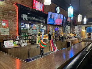 Johnnie's Bar & Grill - Clinton