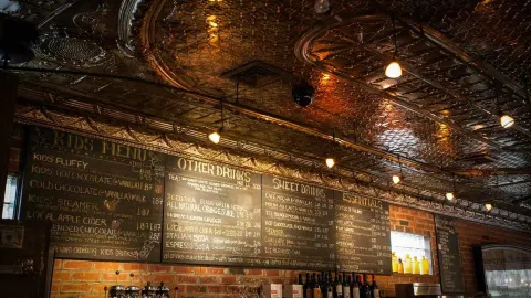 Esselon Café in Hadley
