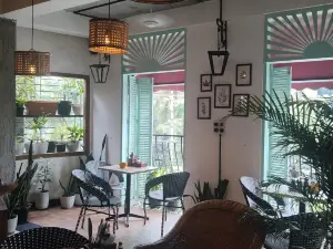 11th Avenue Cafe & Bistro