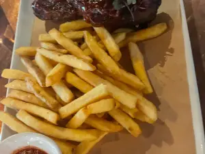 Buddy's Food, Bowling and Bar