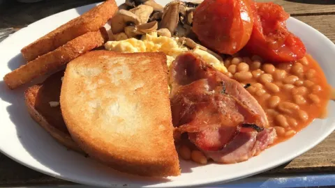 Squire's Café Bar in Crawley