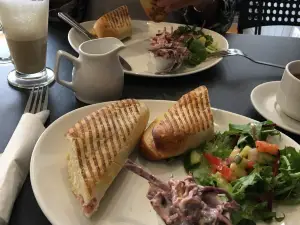 Cafe 72