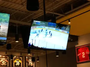 Sidelines Sports Eatery - Maumee