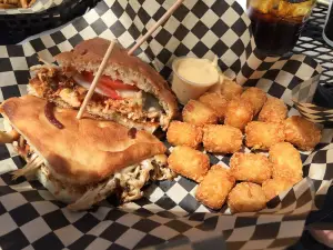 Growler's Pizza Grill