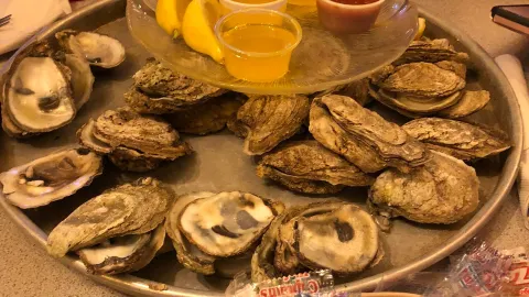 Awful Arthur's Oyster Bar in 킬데빌힐스