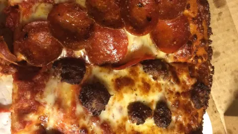 Old Chicago Pizza + Taproom in Olathe