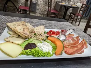 La Cantina