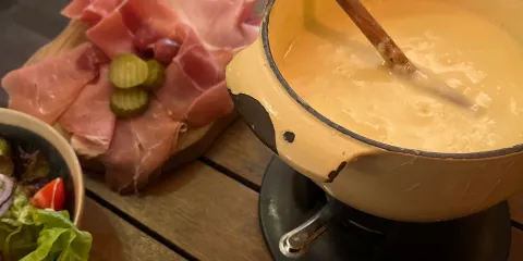 Le Petit Cafe
