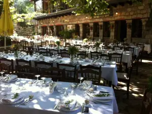 Ta Platania Tavern
