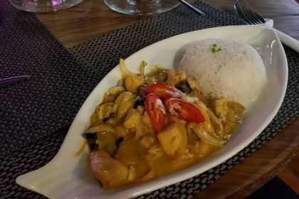 The Red Piano - Pub Street