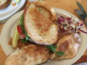 LuLu Cafe and Bar
