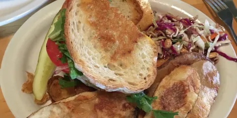 LuLu Cafe & Bar