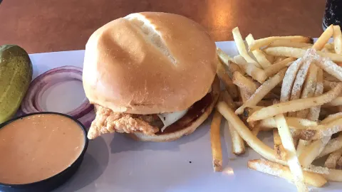 WINGERS Restaurant & Alehouse in โอเรม
