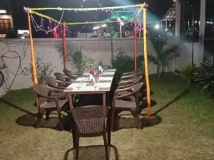 New Aravalli Bagh Food Junction