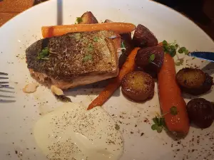 Grunder Cafe & Bar