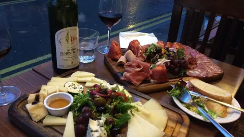Agnelli's Italian Deli in แอปเบอรีสไทส์