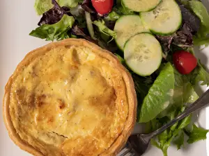 Le Louvre French Cafe