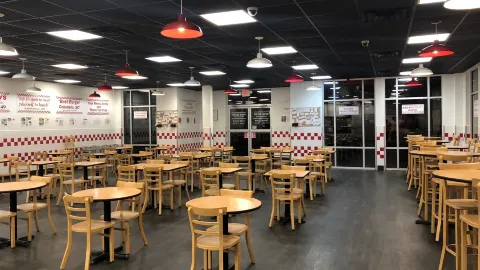 Five Guys in 에이컨