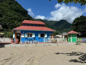 3Beez Beach Restaurant & Bar