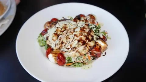 On The Rocks Pub & Grill in カムループス