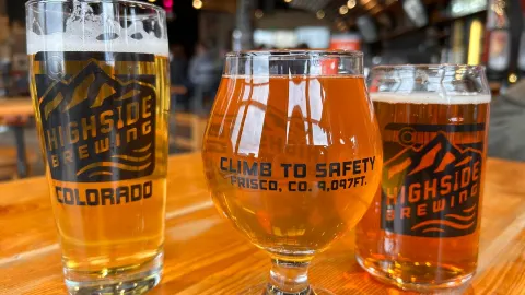 720 Kitchen at HighSide Brewing in 弗瑞斯科