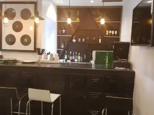 Lydia's Place Restaurant and Lounge