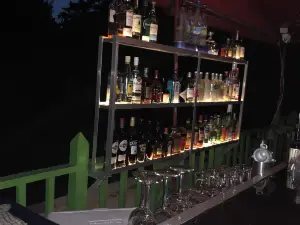 The Houseboat Grill