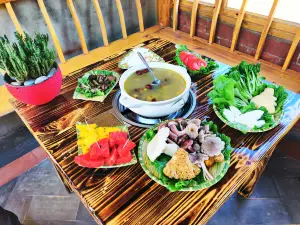 鸡足缘·海稍鱼·野生菌火锅