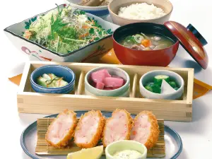 とんかつとんＱイーアスつくば店