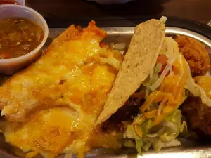 Virgie's Restaurant & Lounge