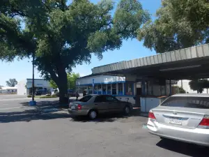 H & W Family Drive In