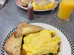 Ze's Diner Prior Lake
