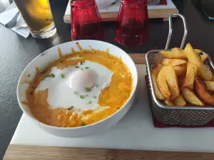 La Chaise Au Plafond - Crêperie