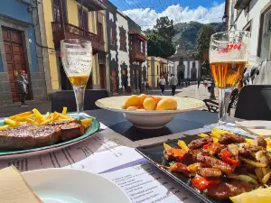 RESTAURANTE - CAFETERÍA ARAUCARIA