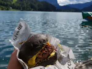 Mega Burger