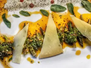 Uzum Cafe & Restaurant