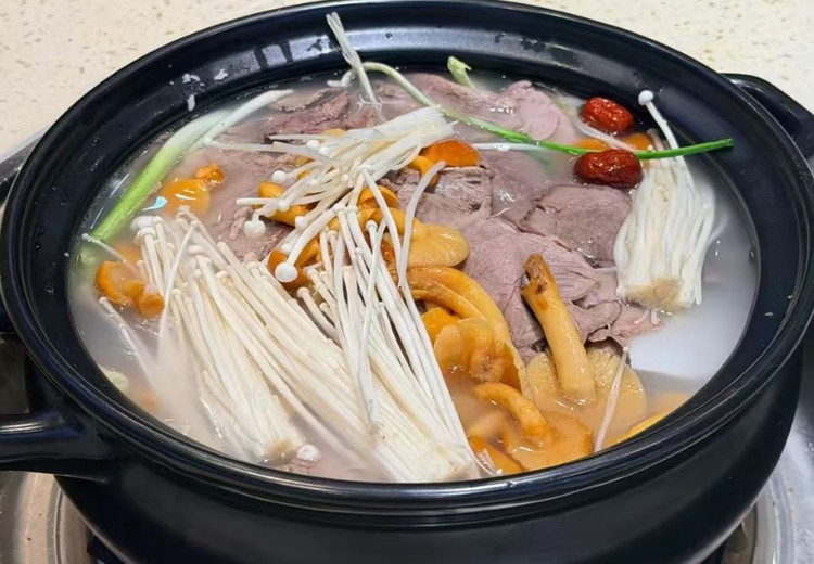Jiuzhai-style yak and lamb hot potのおすすめメニュー・口コミ・営業