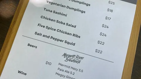 Chow's Table in 얄링업