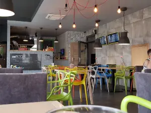 DeFacto Pizzeria & Bar