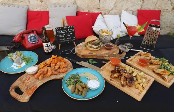 Lola street food