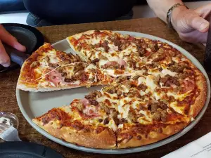 D’Andreas Hot Stuff Pizza