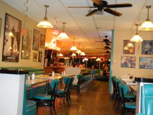 Ozzie's Diner