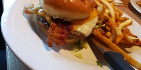 Boston's Restaurant & Sports Bar