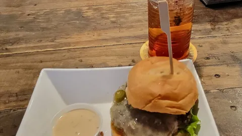 Home Burger Bar in Аплтон