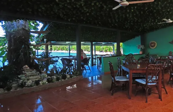 Azul Restaurant & Bar