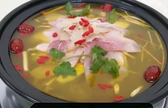 雲南天麻火腿雞