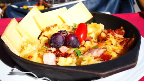 Eiger Guesthouse Restaurant in 뮈렌