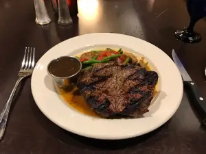 Benton's Grill