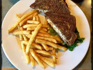 Takoda's Restaurant & Lounge