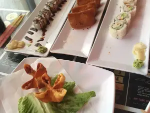 Bikkuri Sushi Noodle & Grill